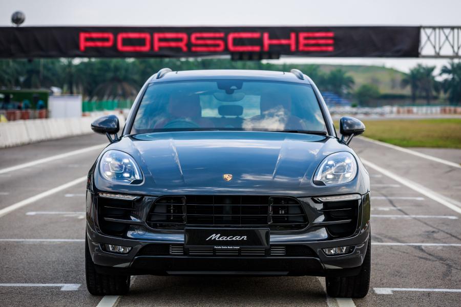  Porsche Macan SportDesign Package (95B) 2016 года  (MY) (фото 34 из 40)